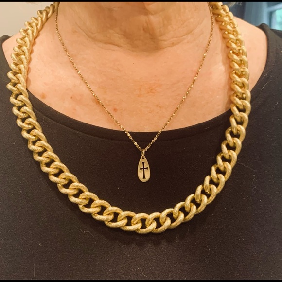 Jewelry - Price Reduced STATEMENT CHAIN Goldtone Nesklace